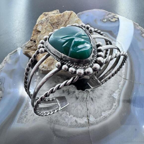 Vintage Mexican Sterling Silver Curved Tribal Mask Face Green Onyx Bracelet - Picture 3 of 10